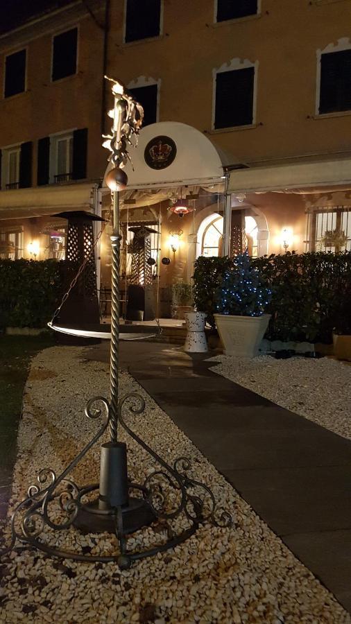 Ristorante Albergo Corona Novi Ligure Kültér fotó