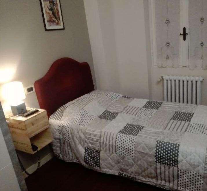 Ristorante Albergo Corona Novi Ligure Szoba fotó